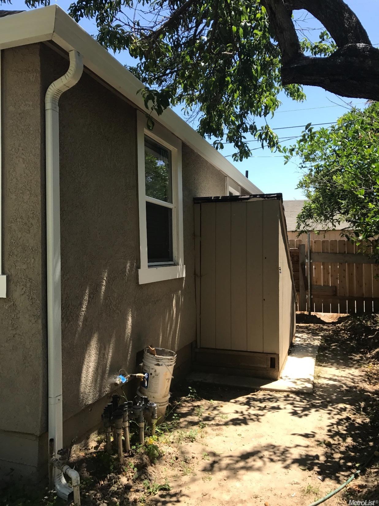 340 E Walnut St, Lodi, CA 95240 photo 3