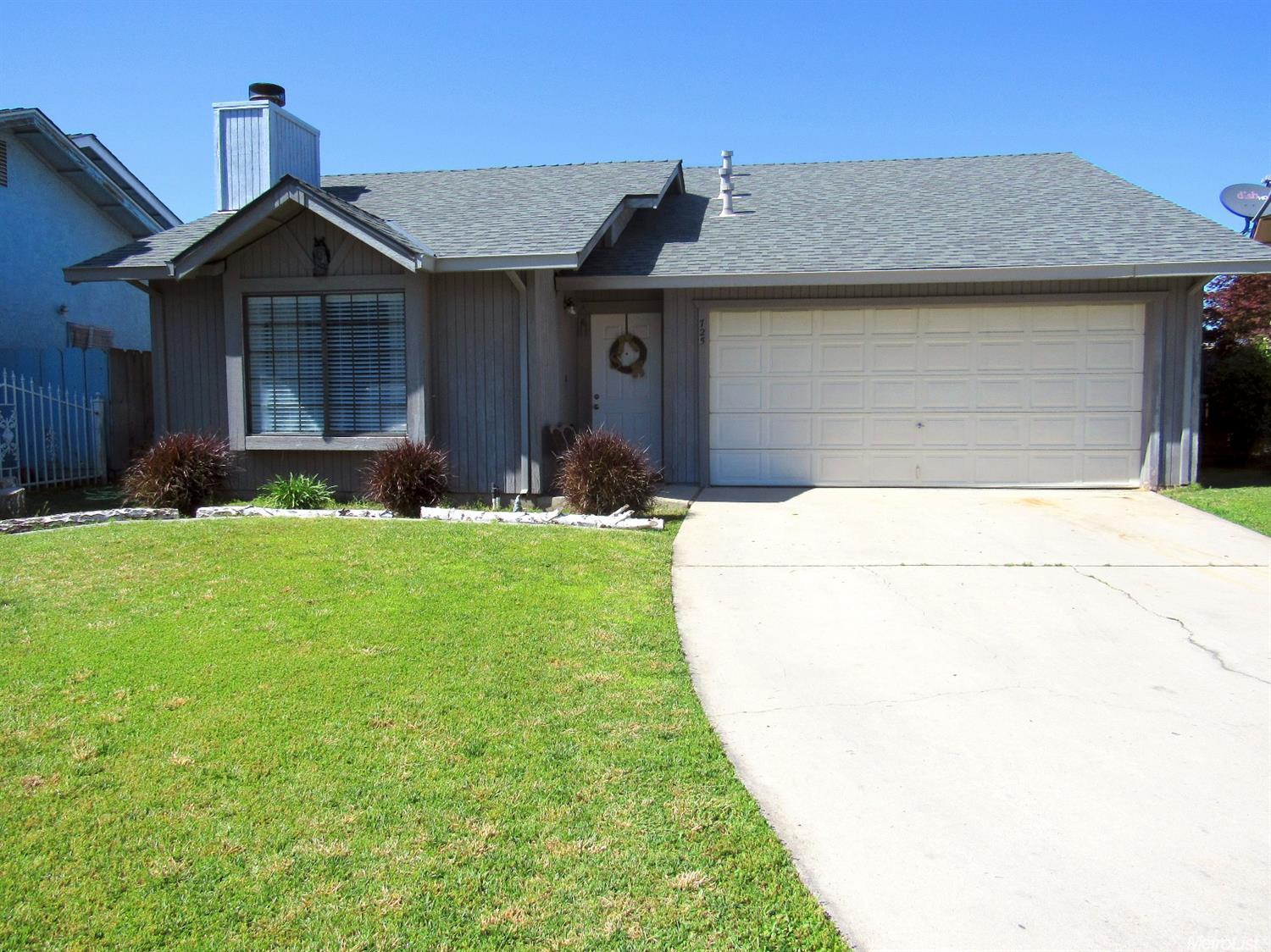 725 Ivanhoe Ln, Turlock, CA 95380 photo 1
