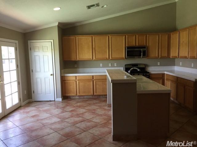 716 Roadrunner Dr, Patterson, CA 95363 photo 8