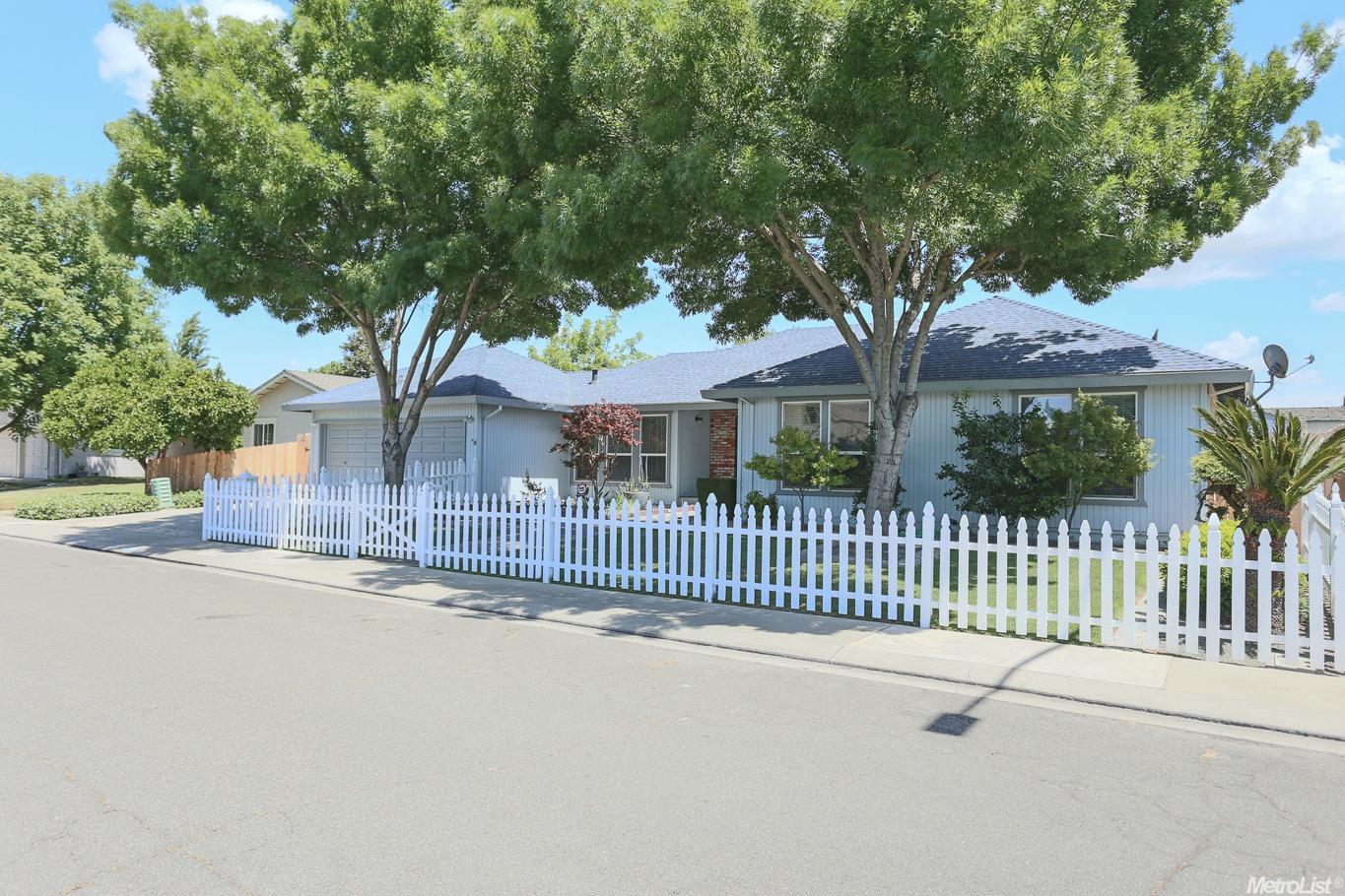 1308 Fruitridge Dr, Modesto, CA 95351 photo 2