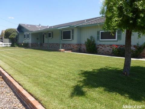 1820 Wallace Ave, Ceres, CA 95307 photo 2