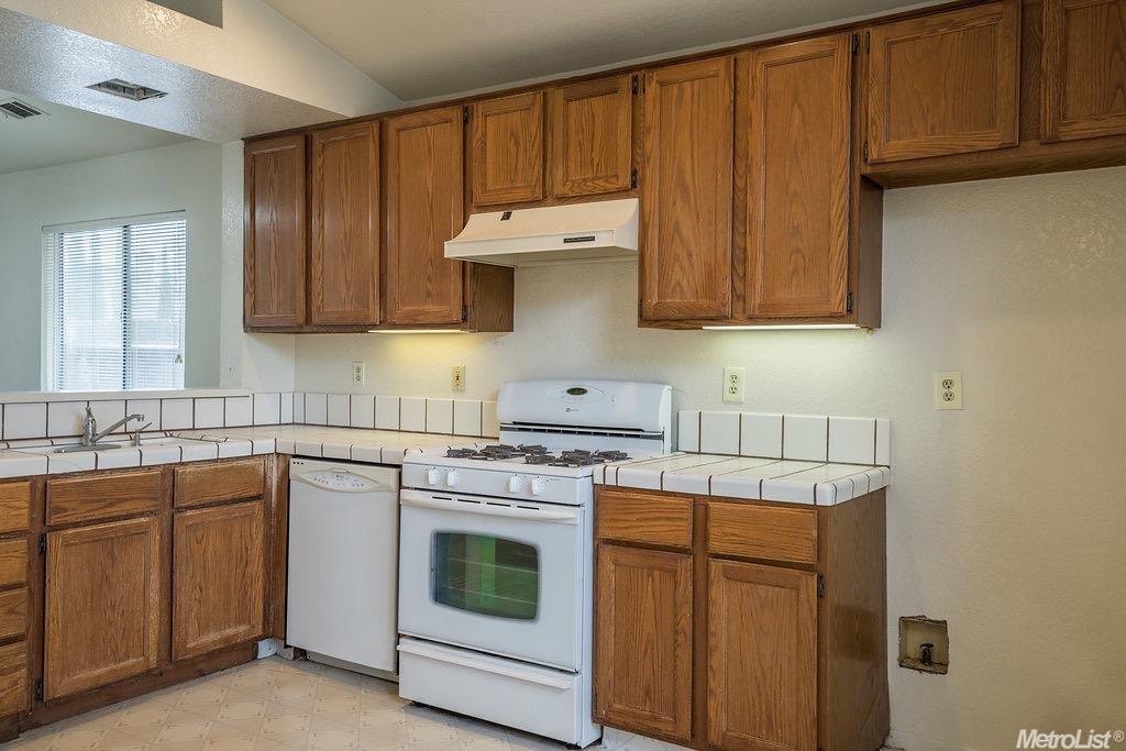 2216 Inglenook Dr, Modesto, CA 95358 photo 8