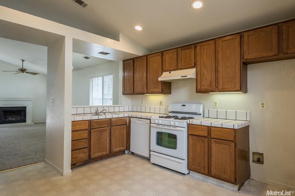 2216 Inglenook Dr, Modesto, CA 95358 photo 7
