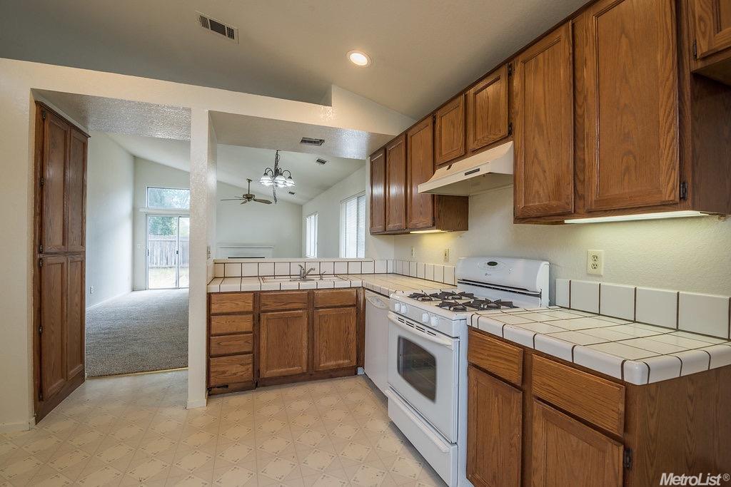2216 Inglenook Dr, Modesto, CA 95358 photo 9