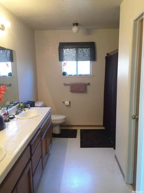 1009 Chalone Ct, Modesto, CA 95358 photo 14