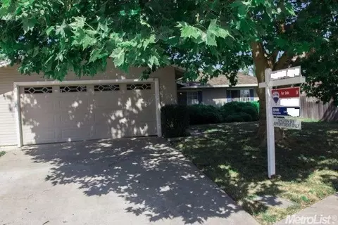 1009 Chalone Ct, Modesto, CA 95358 photo 2