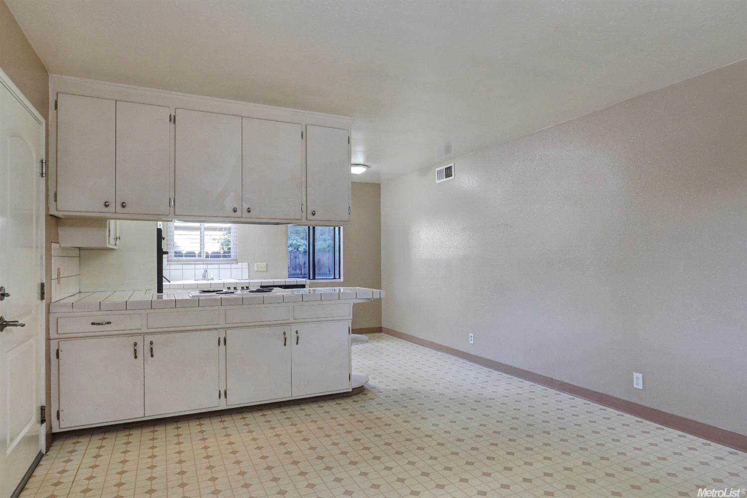 512 Ryan Ave, Modesto, CA 95350 photo 8