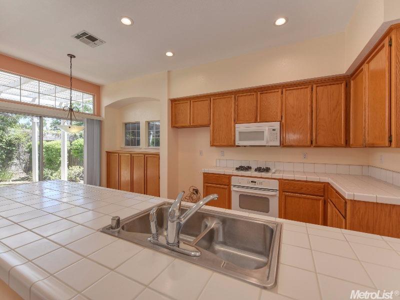 184 Singer Ln, Folsom, CA 95630 photo 9