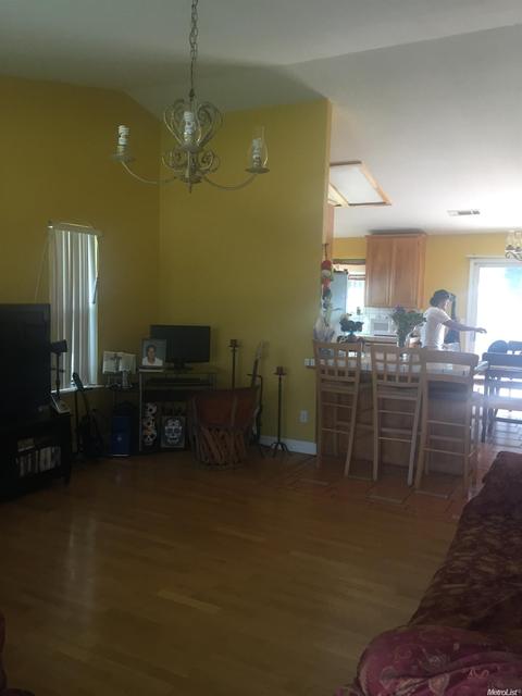 305 Allison Ct, Escalon, CA 95320 photo 4