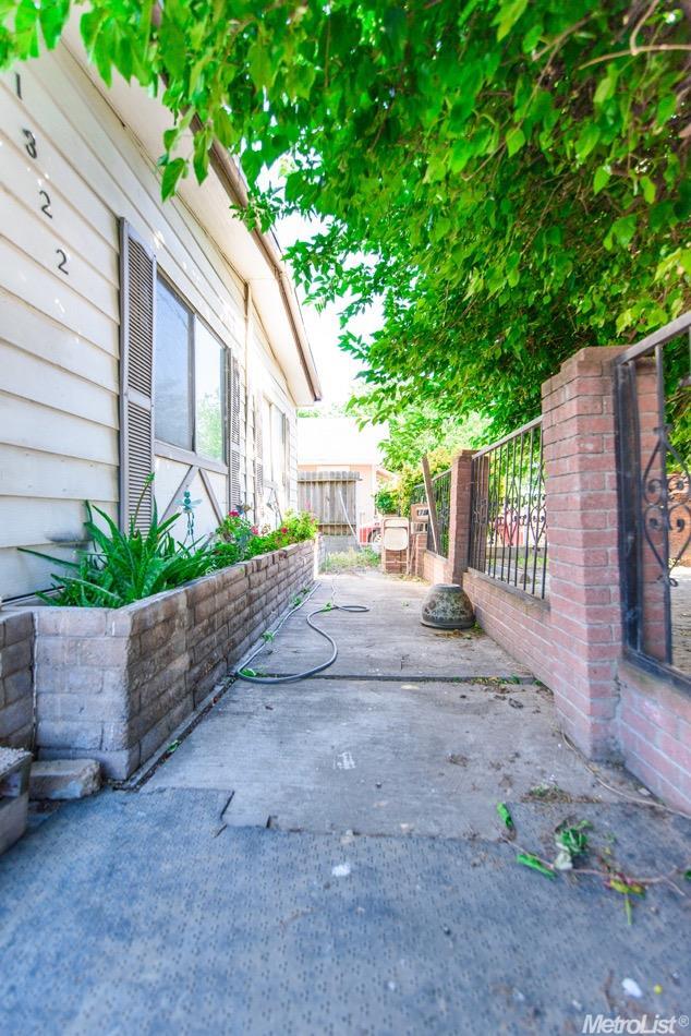 1322 Santa Fe Ave, Modesto, CA 95351 photo 2