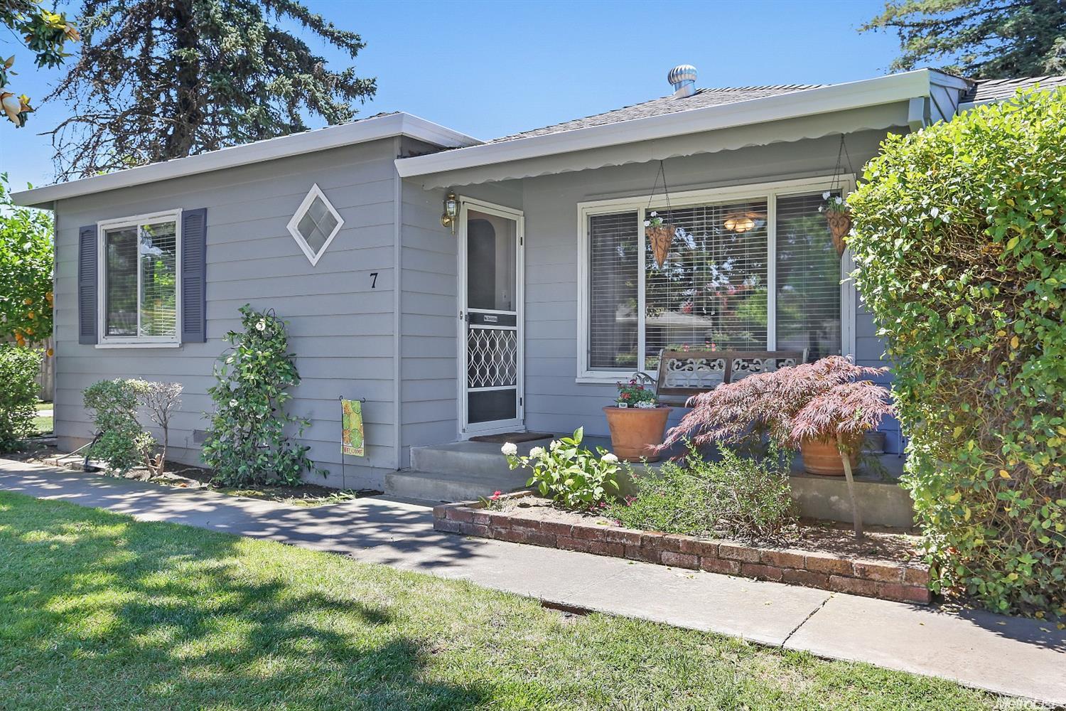 7 N Sunset Dr, Lodi, CA 95240 photo 3