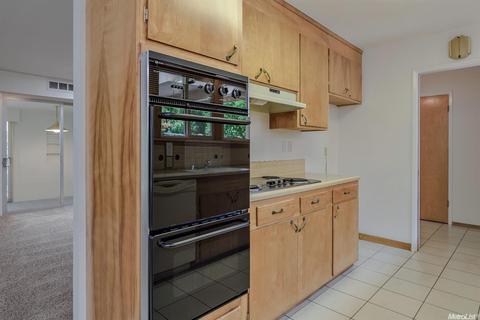 654 Elmwood Dr, Davis, CA 95616 photo 7