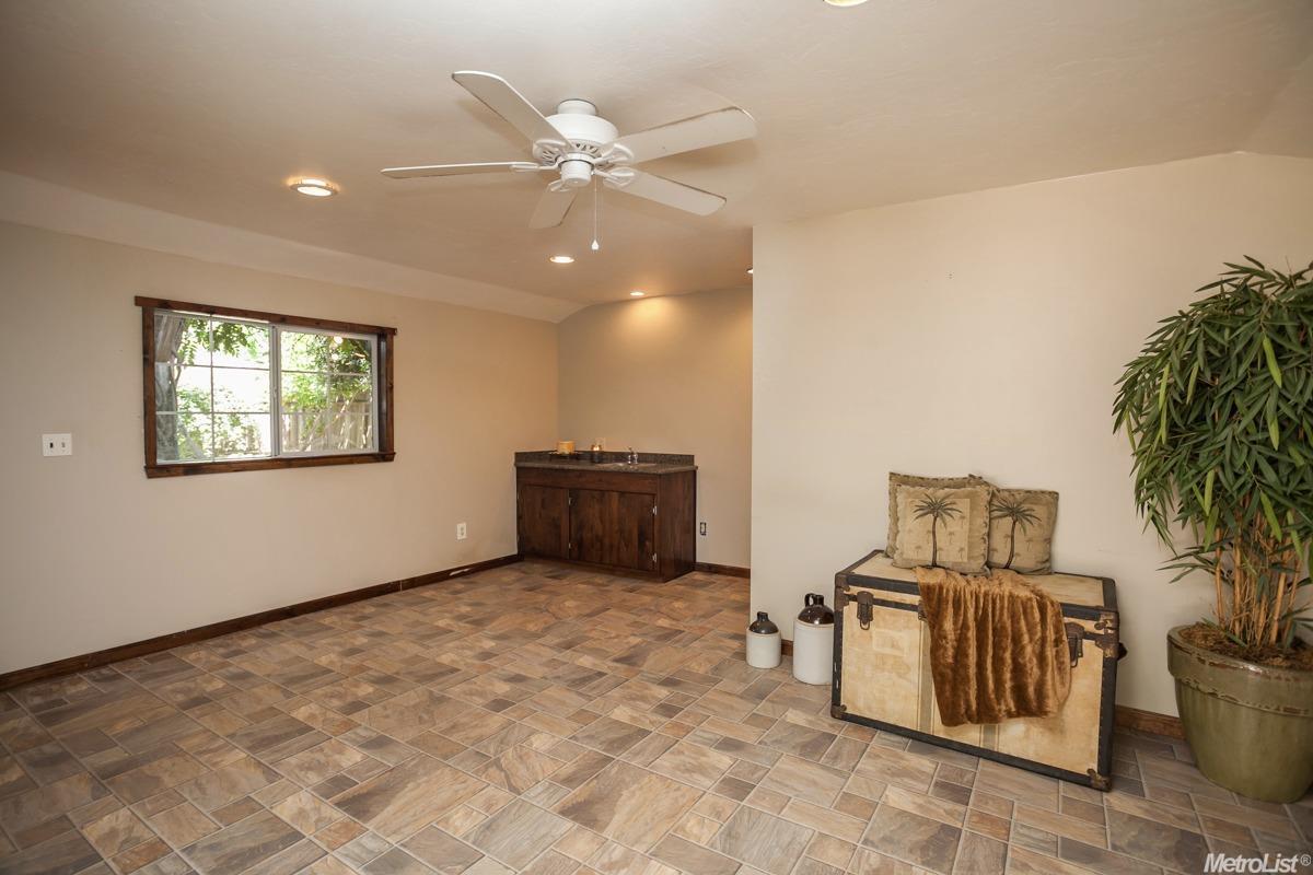 420 Myrtle Ave, Modesto, CA 95350 photo 16