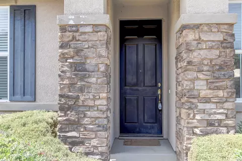 930 Courtyards Loop, Lincoln, CA 95648 photo 2