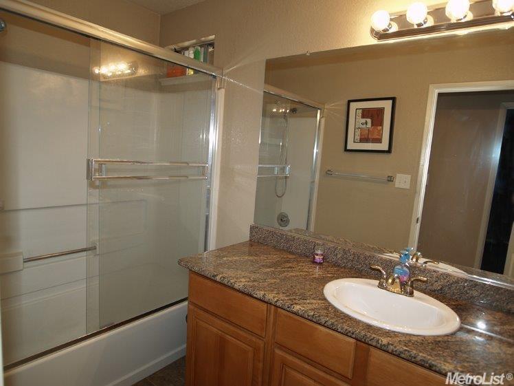 15497 Eagle Ln, Lathrop, CA 95330 photo 2