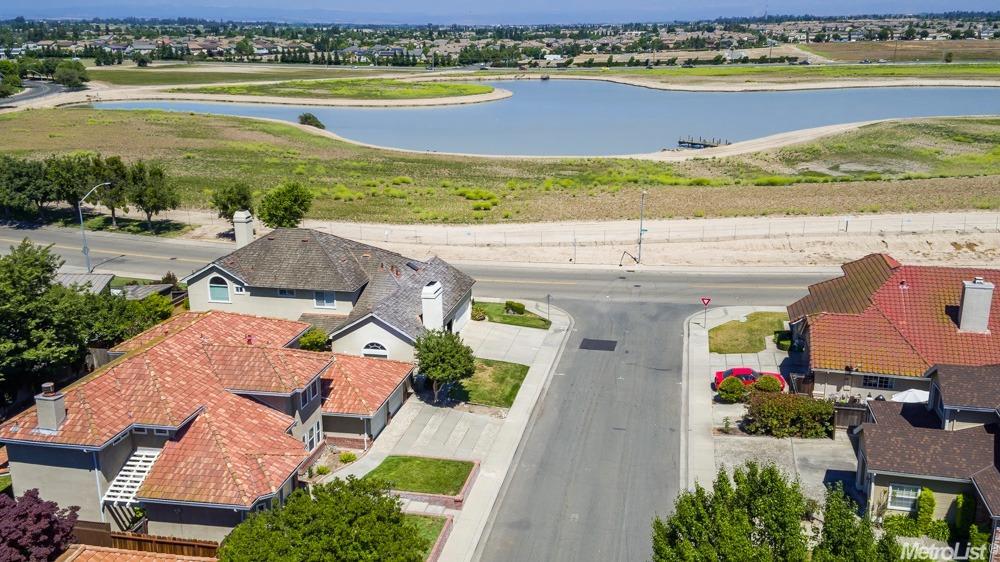 2009 Lakeview Ct, Modesto, CA 95355 photo 3