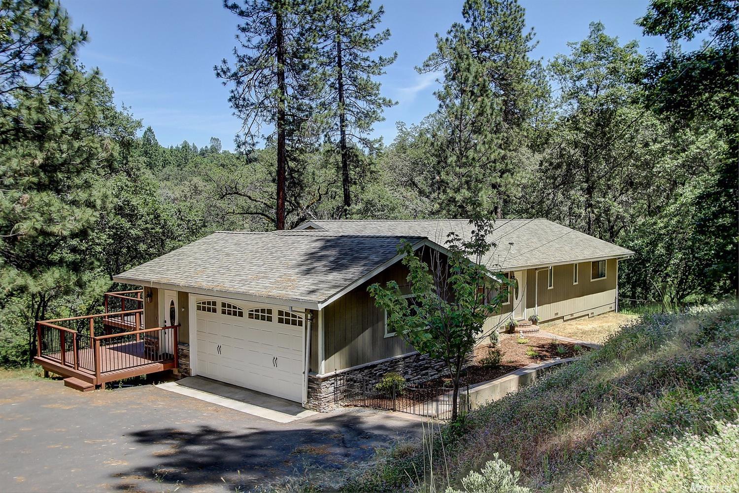 10488 Pekolee Dr, Grass Valley, CA 95949 photo 1