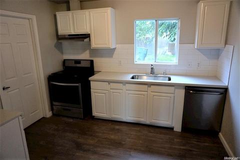 1905 Somerset Dr, Modesto, CA 95350 photo 3