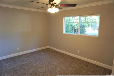 1905 Somerset Dr, Modesto, CA 95350 photo 5