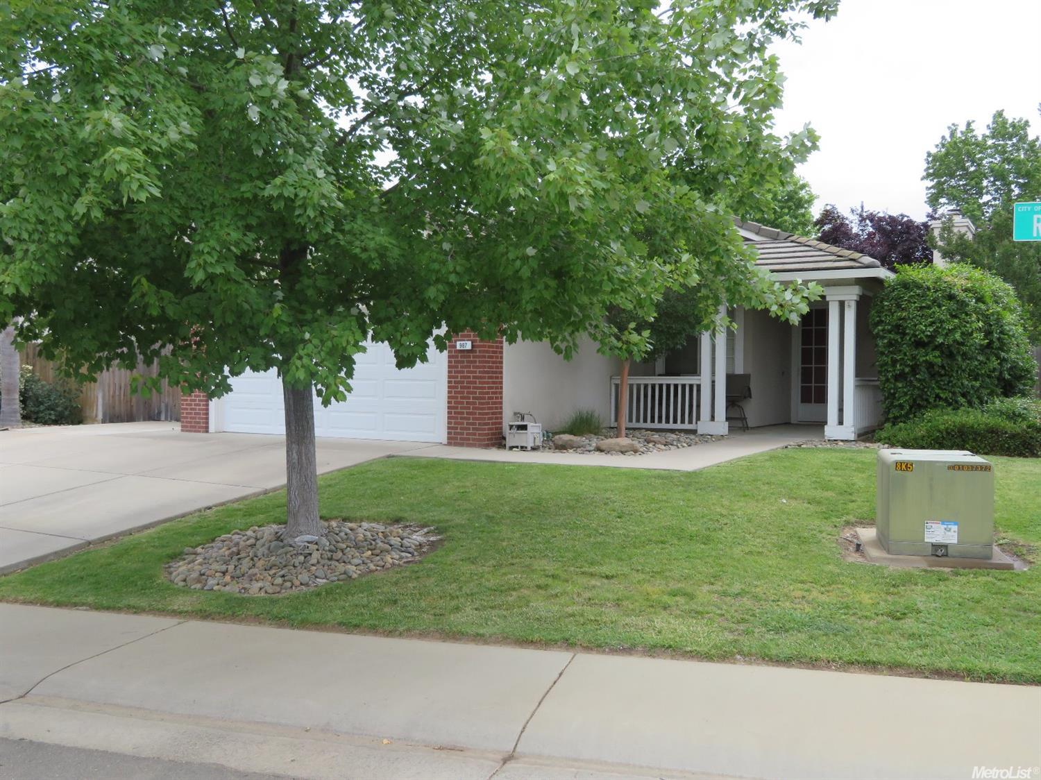 987 Rossburn Ct, Galt, CA 95632 photo 2