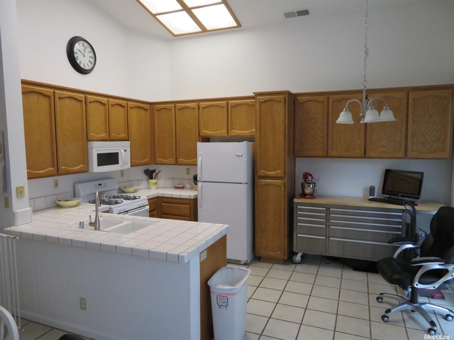 987 Rossburn Ct, Galt, CA 95632 photo 4