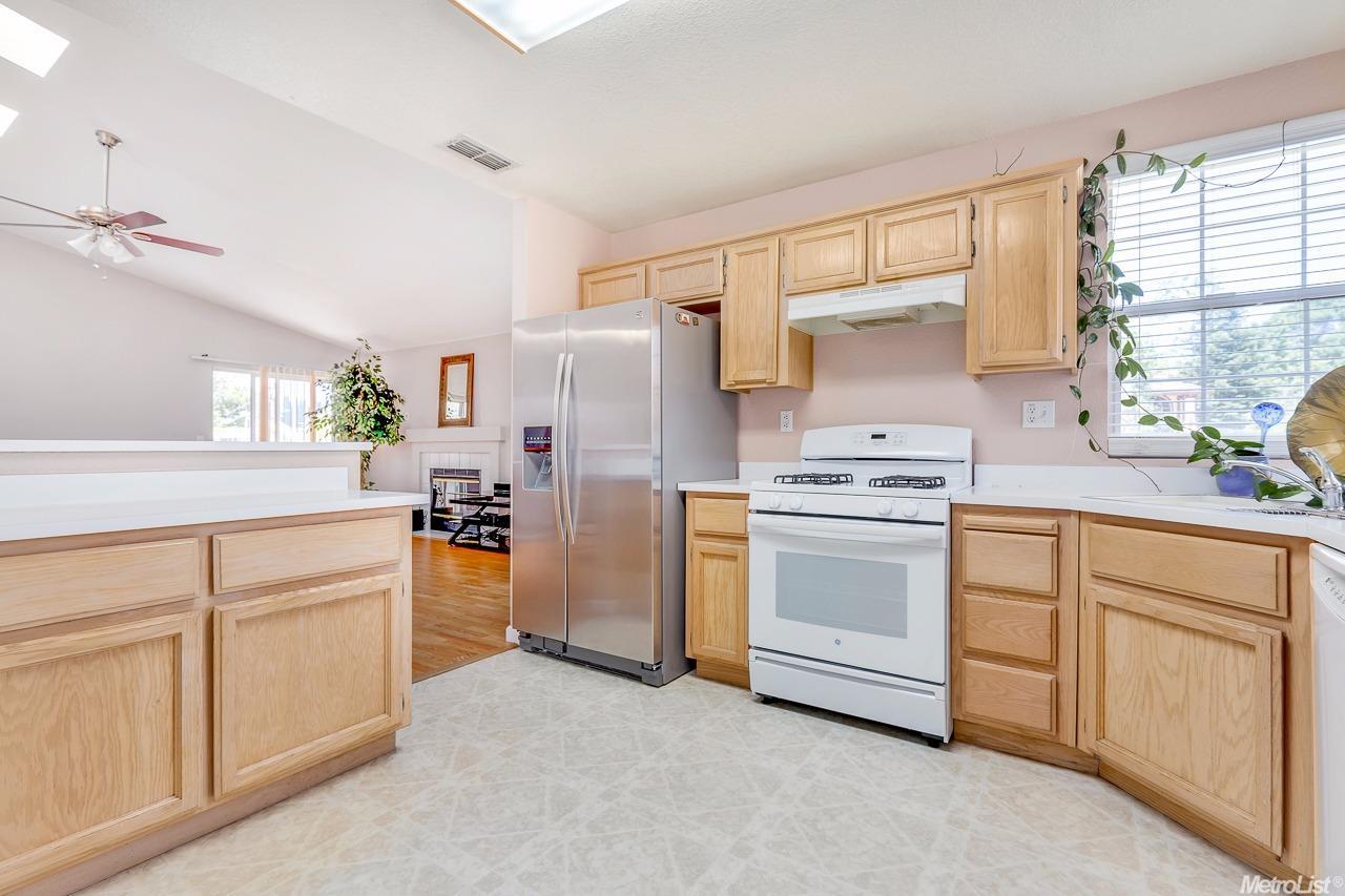 8439 Rock Bound Ct, Antelope, CA 95843 photo 4