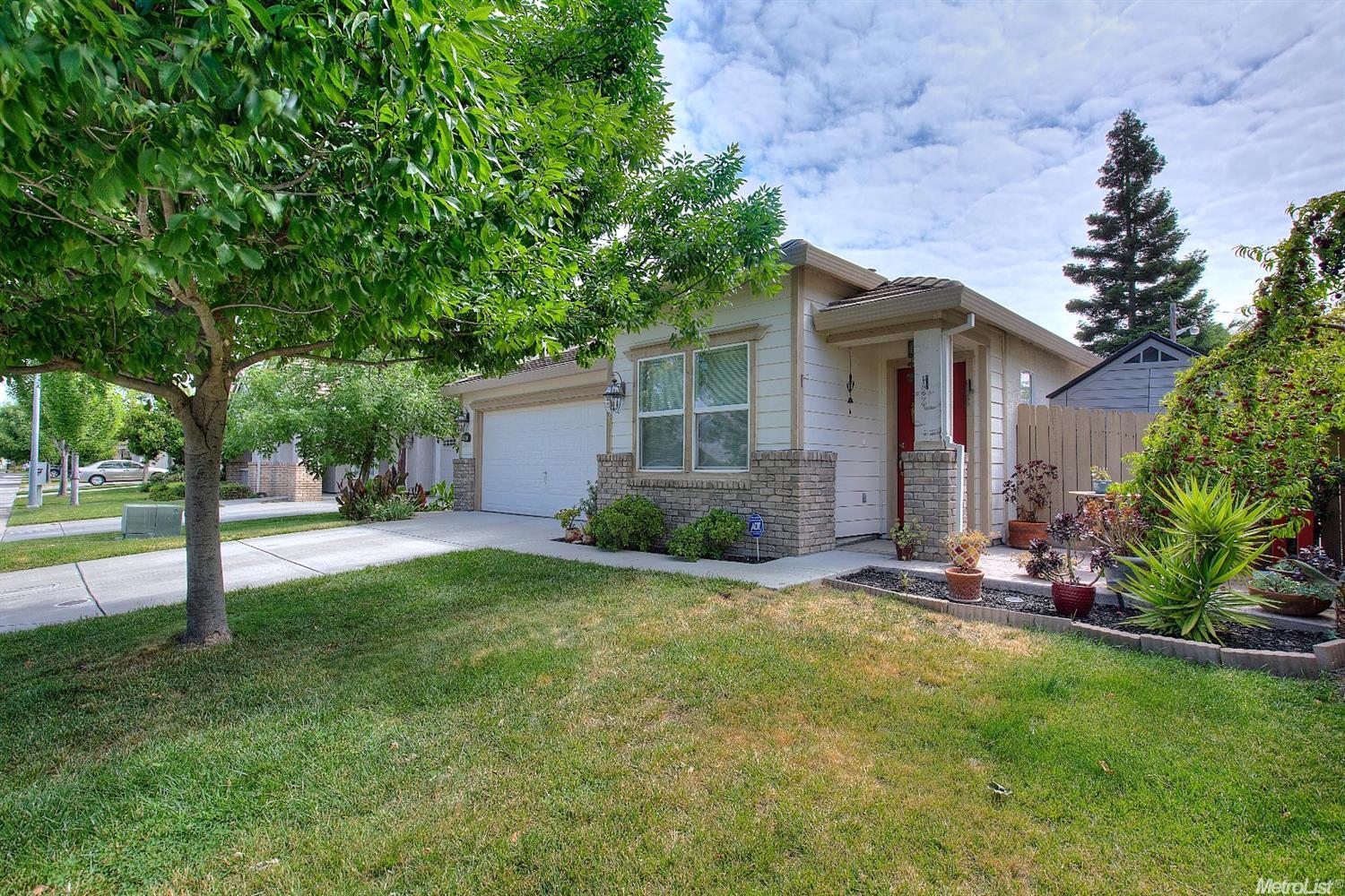 4008 Drakeshire Dr, Modesto, CA 95356 photo 2