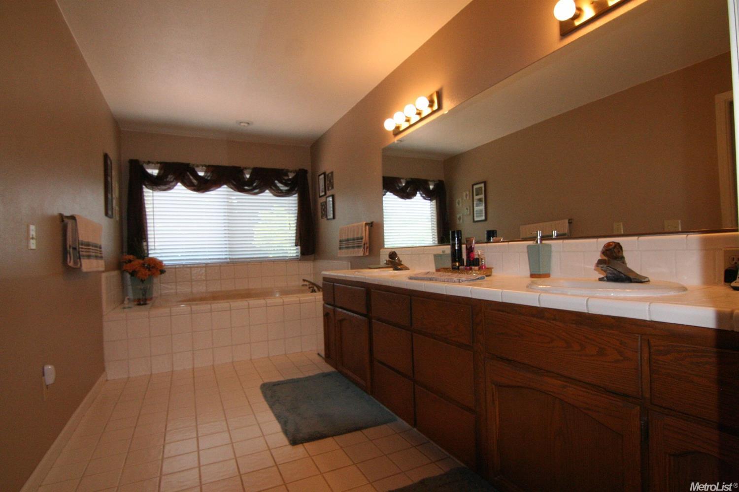 2308 Kampen Ct, Modesto, CA 95356 photo 14