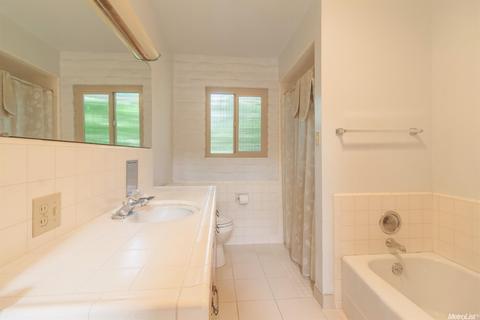 125 Hogue Rd, Modesto, CA 95356 photo 8