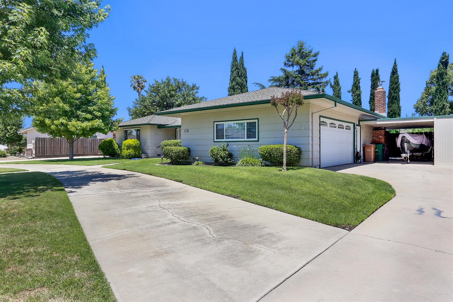 889 Tehama Dr, Lodi, CA 95242 photo 2
