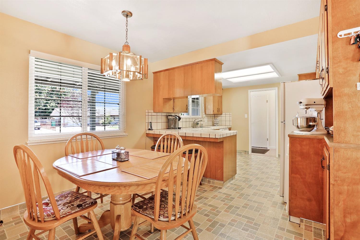 889 Tehama Dr, Lodi, CA 95242 photo 9