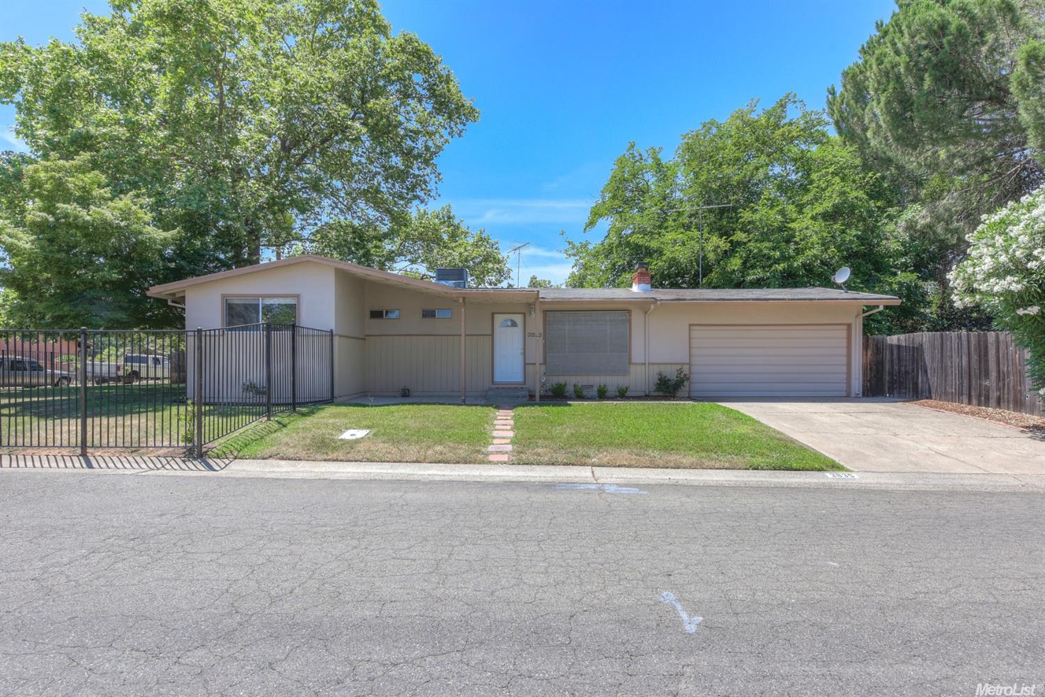 3835 Henderson Way, Carmichael, CA 95608 photo 2