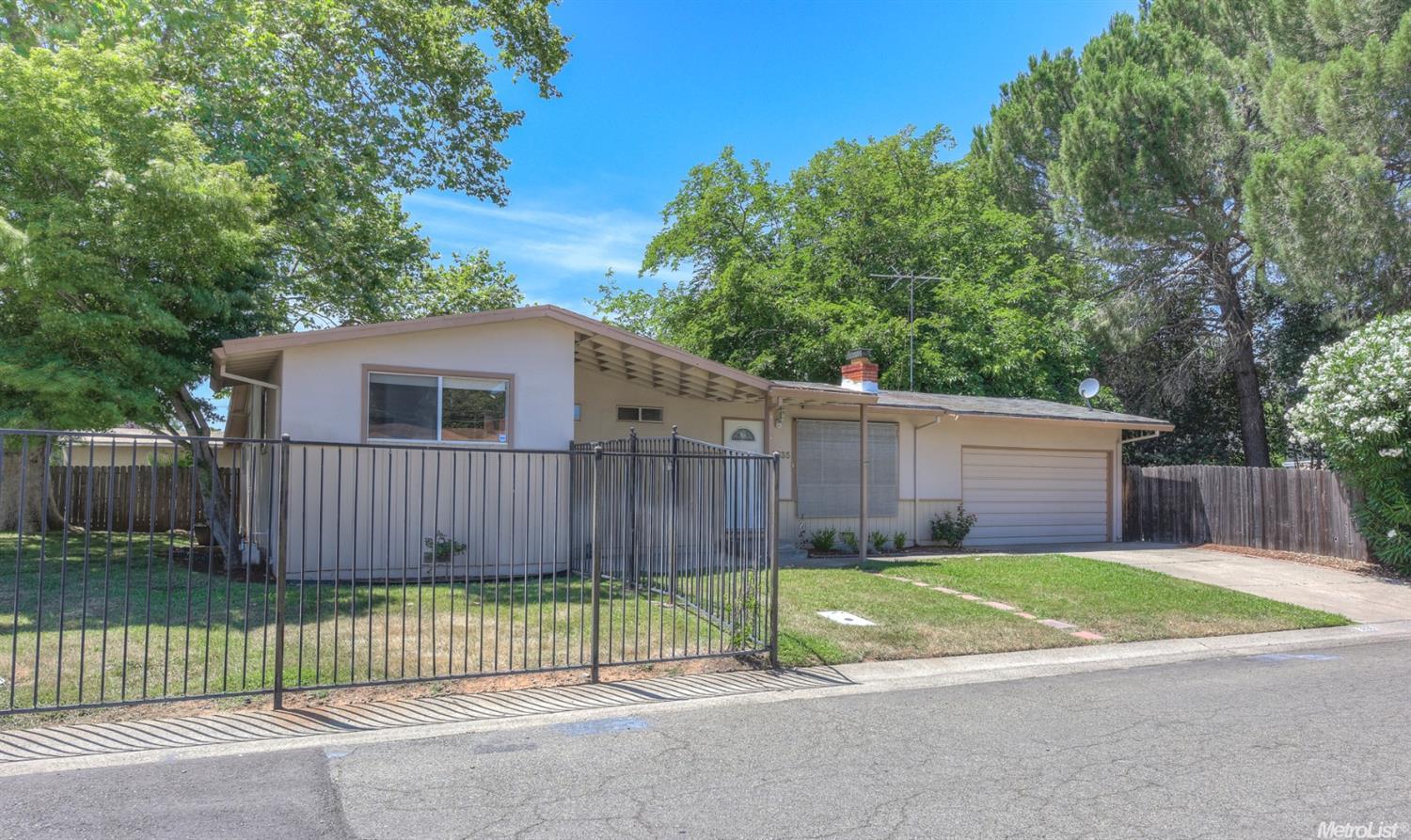 3835 Henderson Way, Carmichael, CA 95608 photo 4