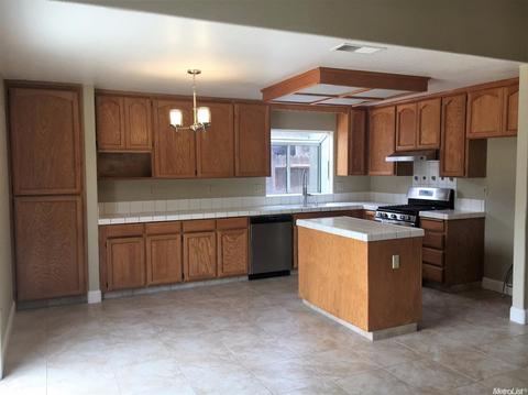 1045 Stone Ct, Turlock, CA 95380 photo 4