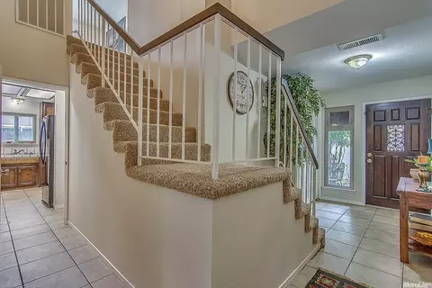 1053 Awani Dr, Lodi, CA 95240 photo 3