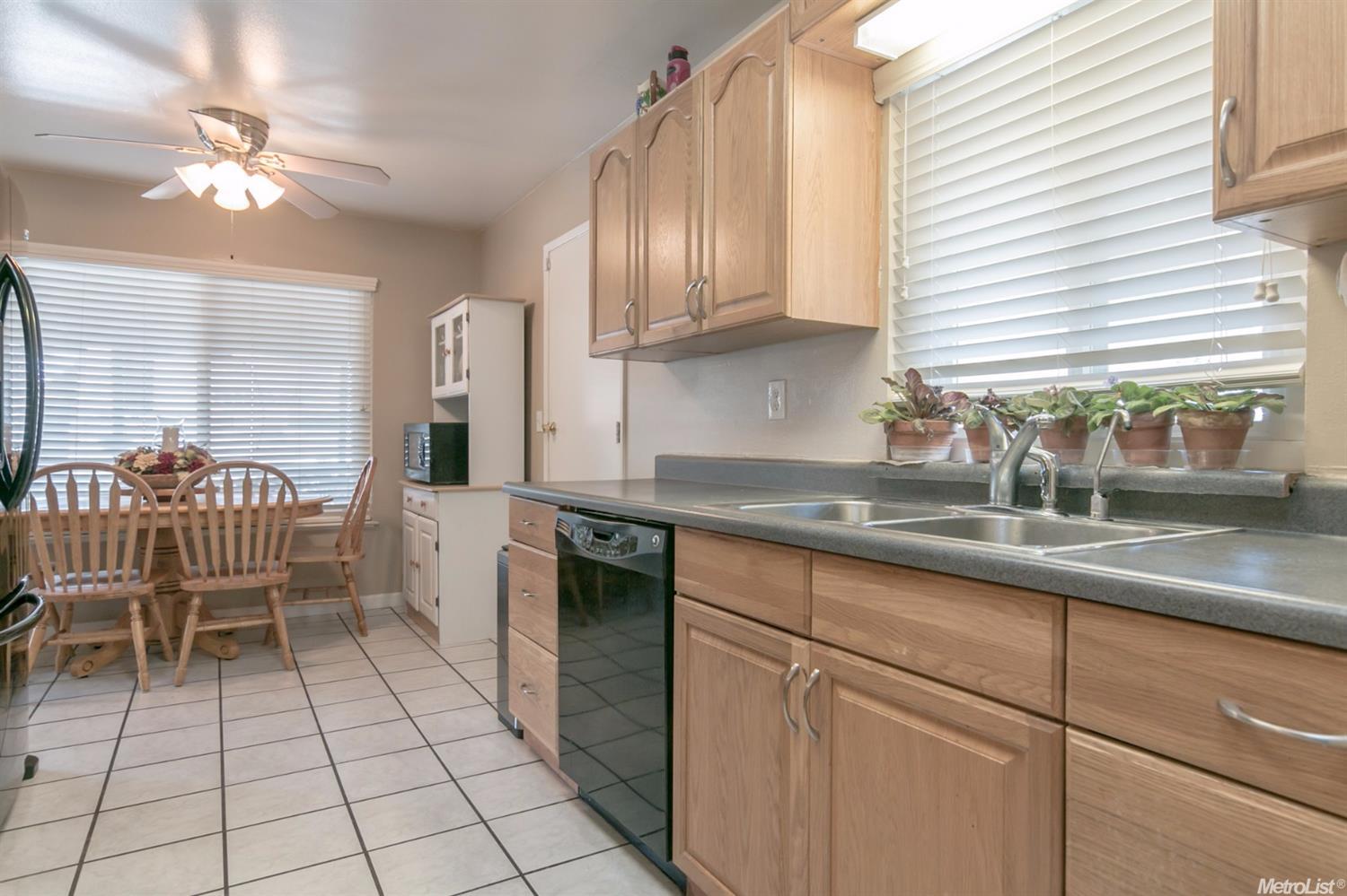 2109 Winslow Ct, Modesto, CA 95355 photo 9