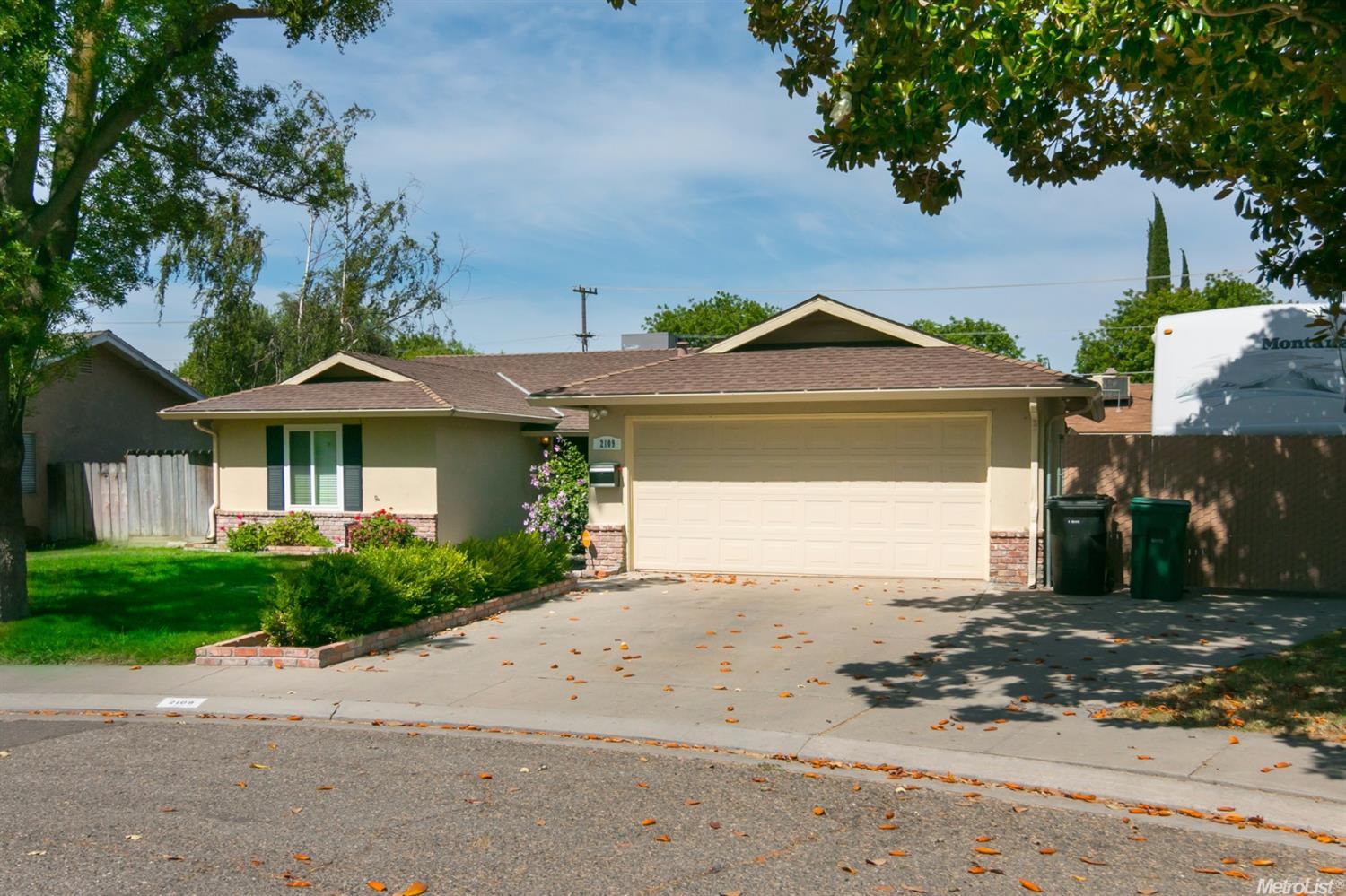 2109 Winslow Ct, Modesto, CA 95355 photo 2