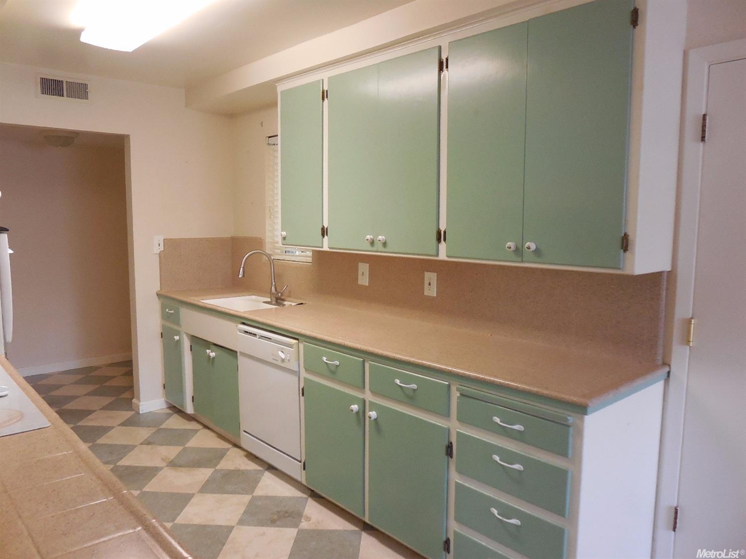 6040 Denver Dr, Carmichael, CA 95608 photo 3