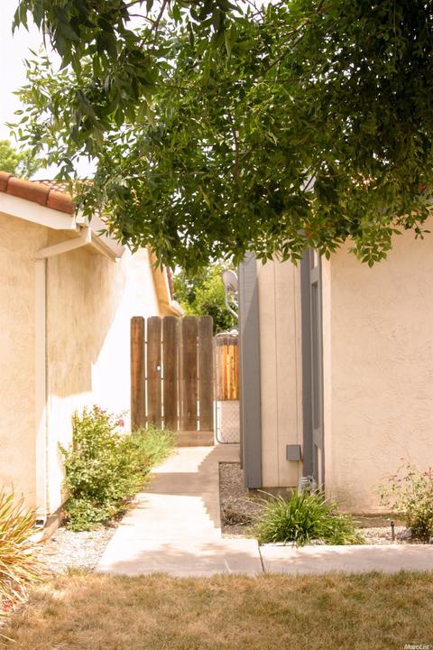 3820 Emperor Ln, Modesto, CA 95356 photo 2