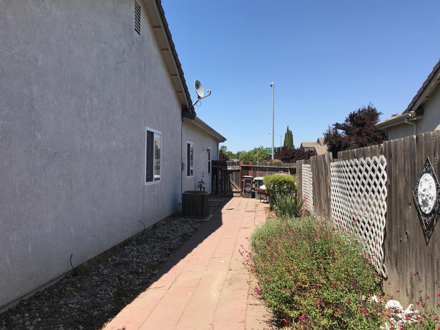 1104 Meadowbrook Ct, Manteca, CA 95336 photo 18
