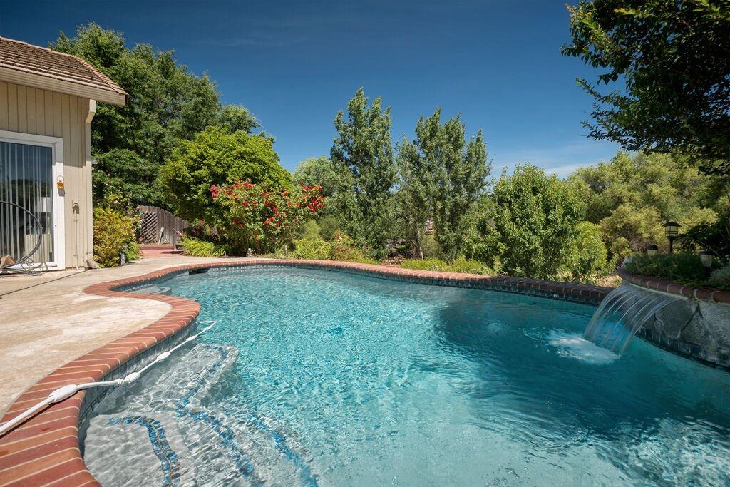 4916 Charter Rd, Rocklin, CA 95765 photo 1