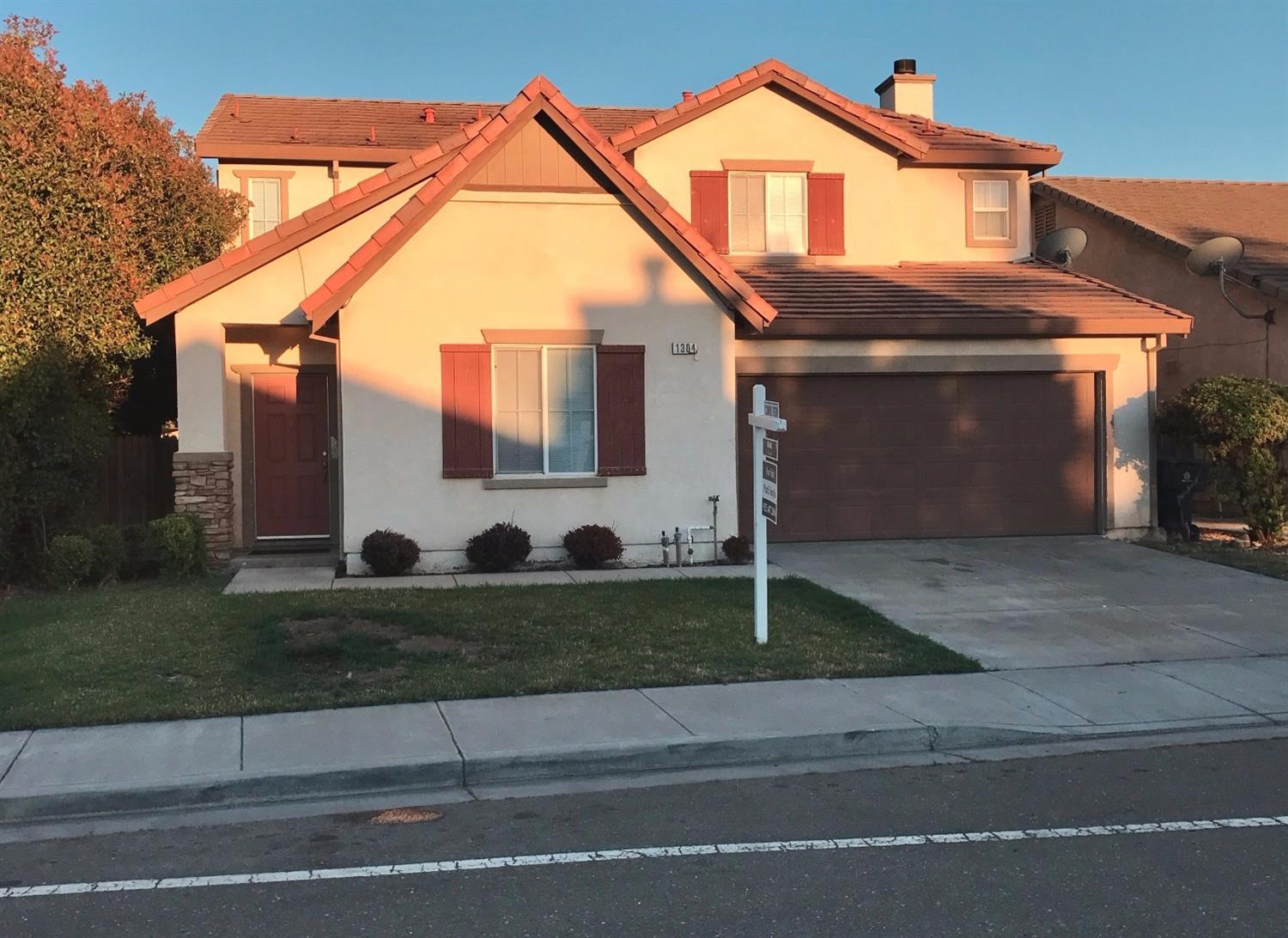 1304 Crossroads Dr, Tracy, CA 95377 photo 1