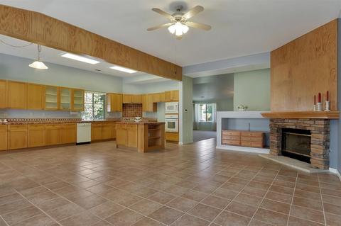 1900 Legend Dr, Modesto, CA 95357 photo 3