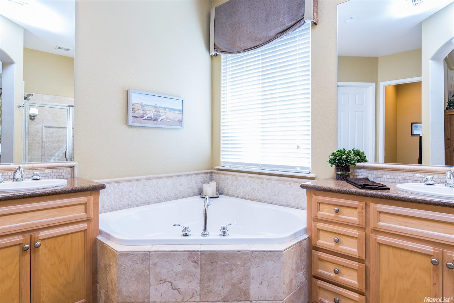 1670 Whispering Wind Dr, Tracy, CA 95377 photo 25