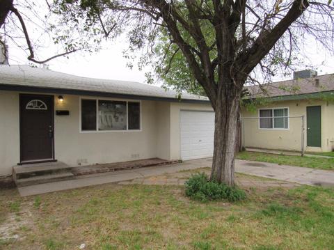 1119 W 2nd St, Merced, CA 95341 photo 2