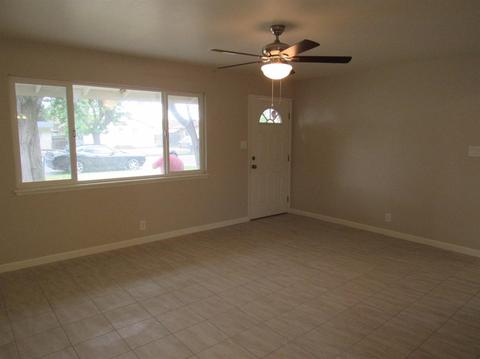 1119 W 2nd St, Merced, CA 95341 photo 4