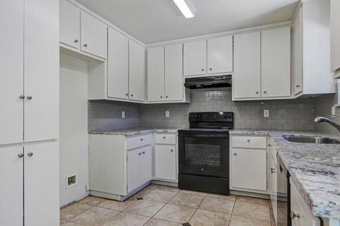1100 Windy Ct, Modesto, CA 95351 photo 3