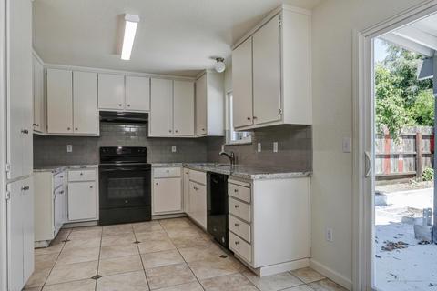 1100 Windy Ct, Modesto, CA 95351 photo 2