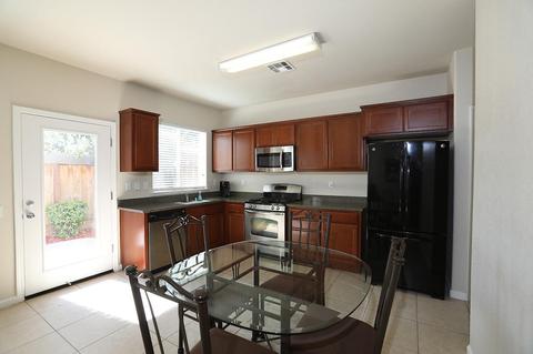 1437 Hearthsong Dr, Manteca, CA 95337 photo 3