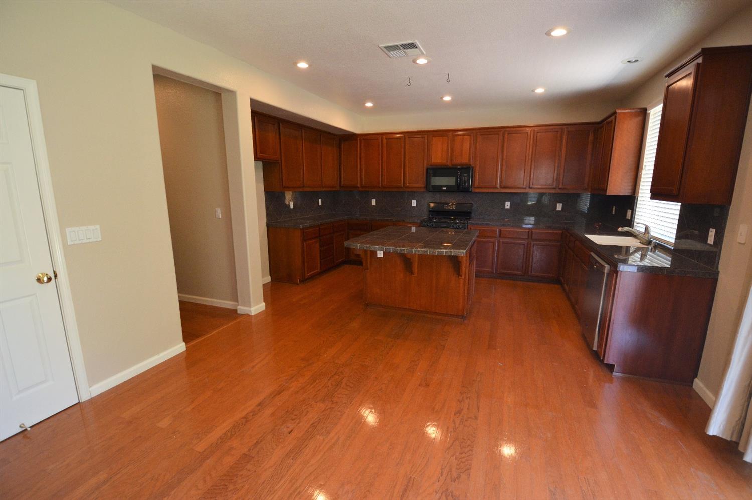 2417 Greystone Dr, Tracy, CA 95377 photo 5